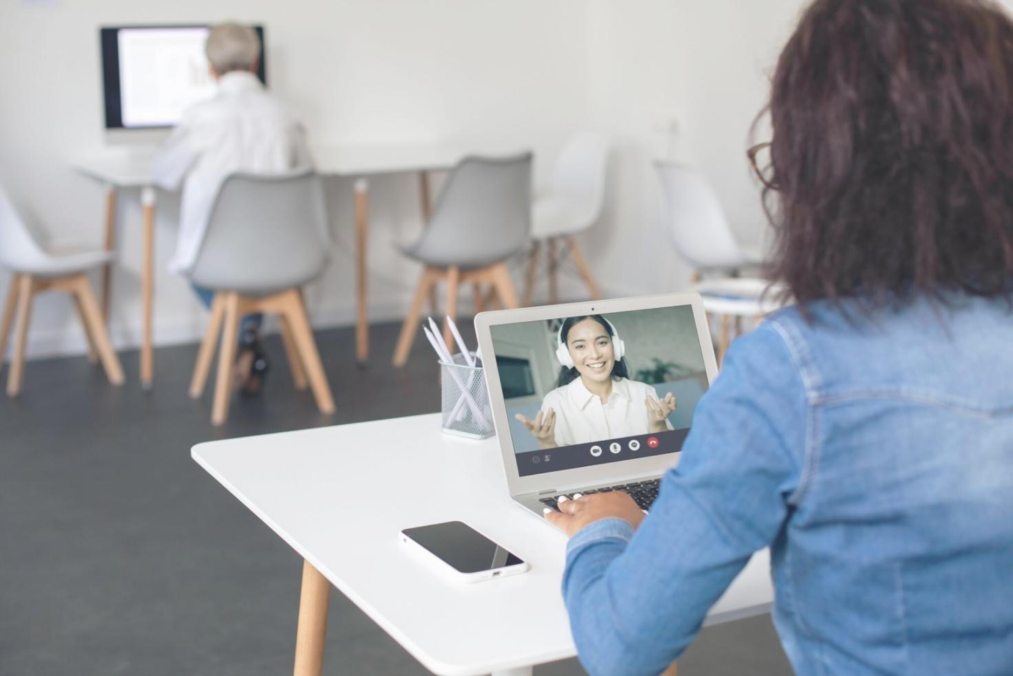 Séance de formation en groupe sur les finances personnelles